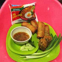 LUNPIA INDOMIE GORENG SPESIAL